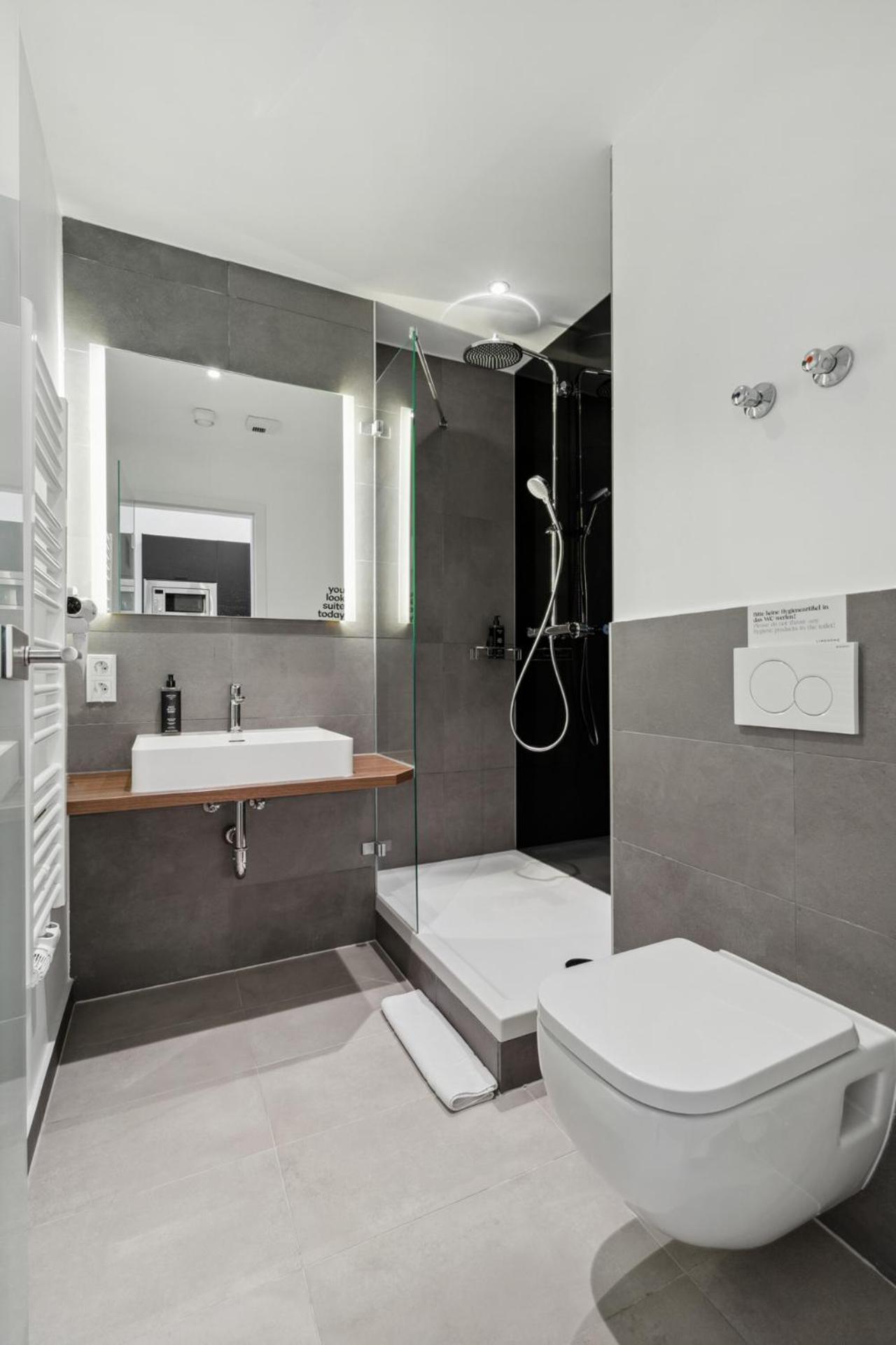 Limehome Munich Fritz-Erler Str Munique Exterior foto